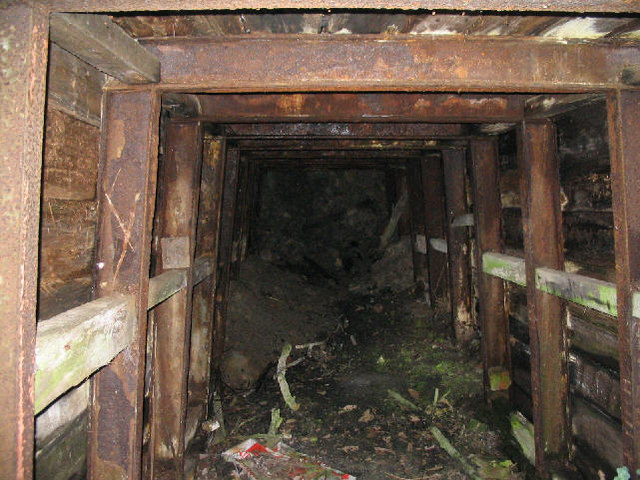 Inside_mine_shaft_-_geograph.org.uk_-_208088