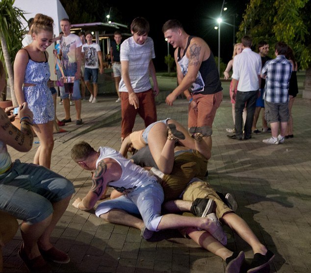 Drunk-tourists1