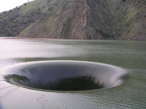 Massive-water-sink-hole-very-cool-500×373