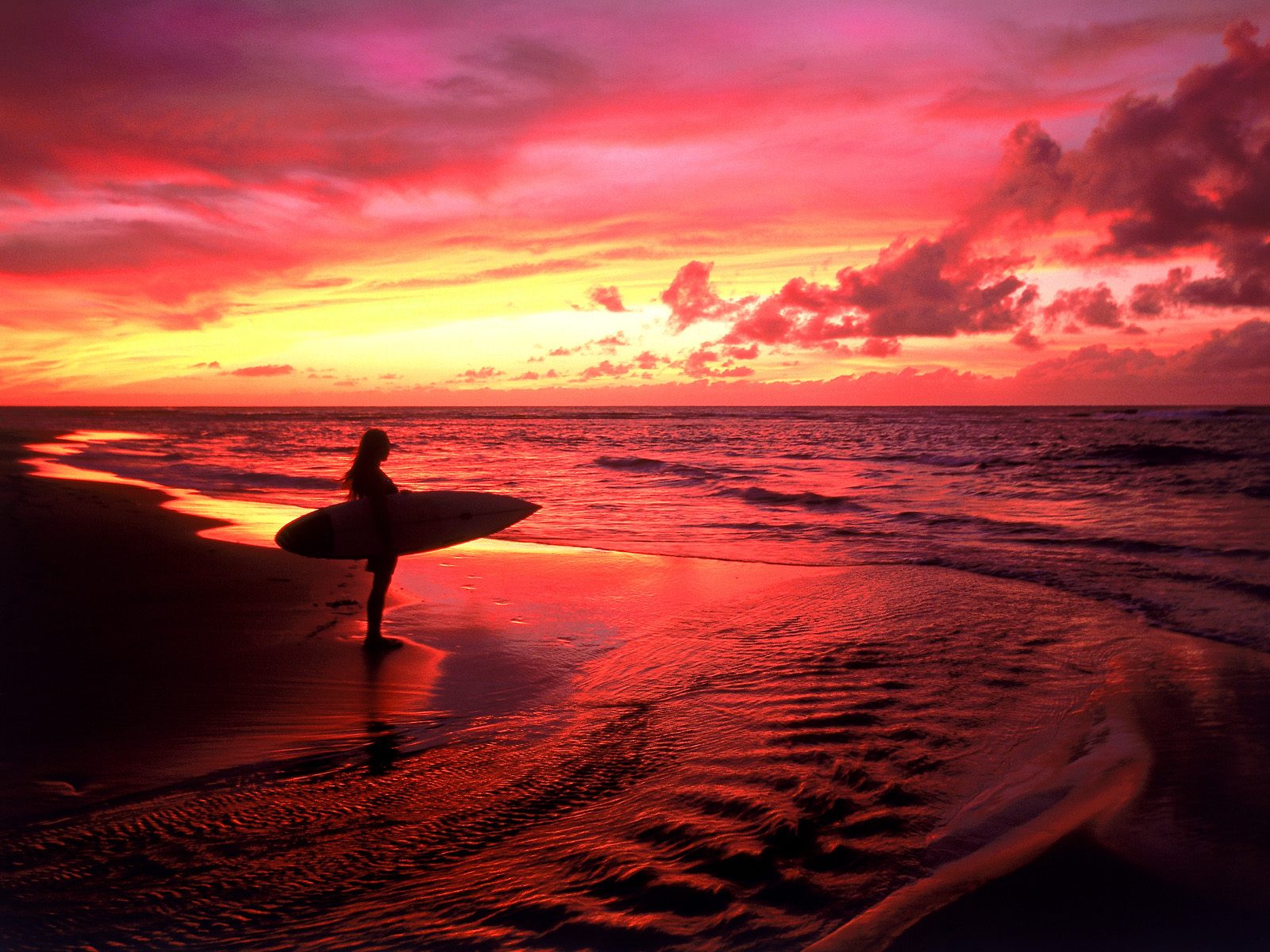 Surfer_at_Twilight_Hawaii