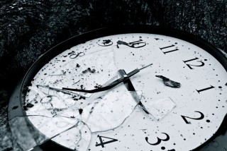 time-is-broken-2-by-applepo3-320×214
