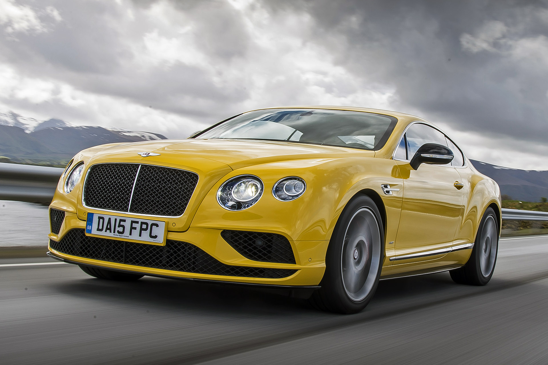 01-2016-bentley-cgt-v8-s-fd