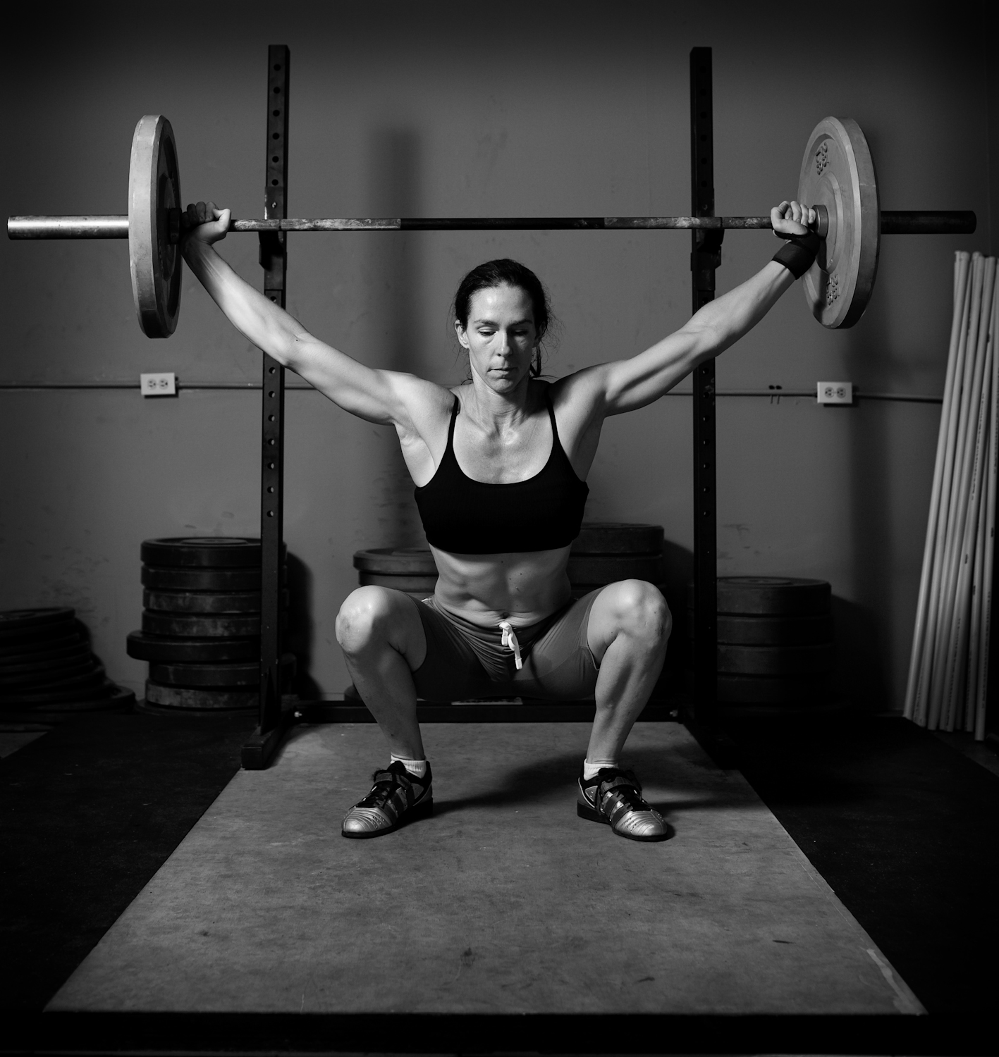 Weight_lifting_black_and_white