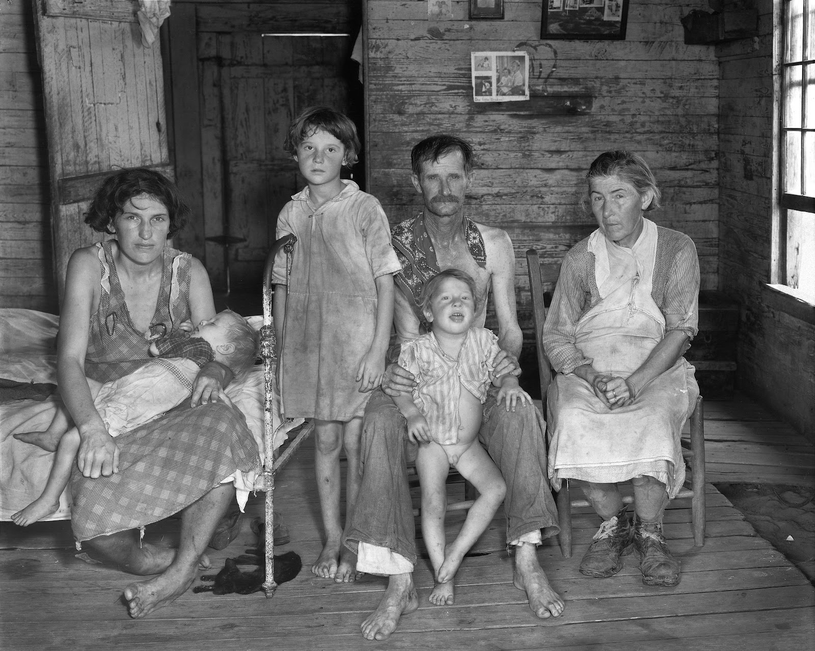 walker-evans-depression-fashion-sharecroppers-family-hale-county-alabama-1935