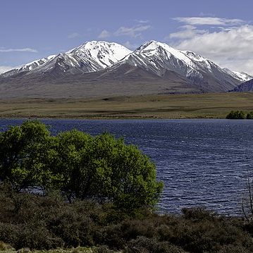 1280px-Lake_Clearwater,_Canterbury,_New_Zealand_15