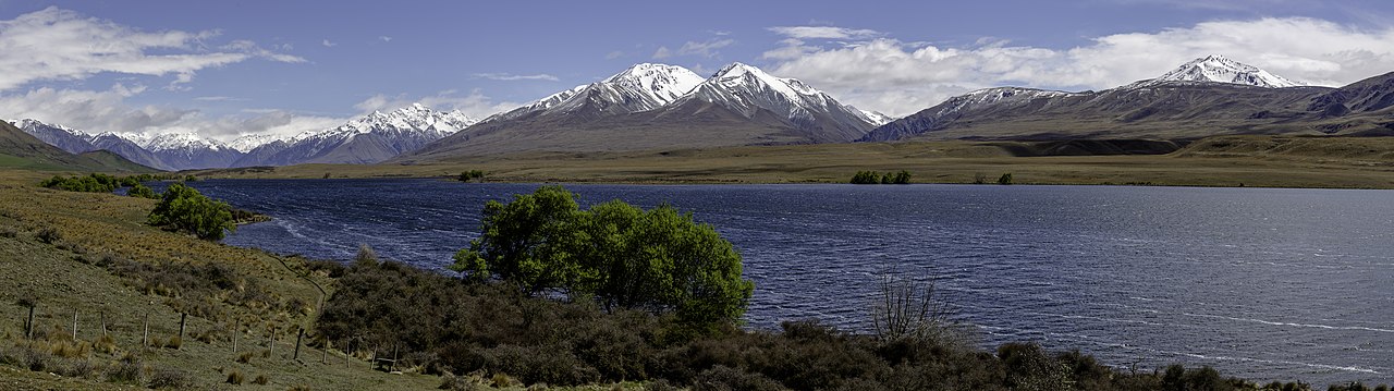 1280px-Lake_Clearwater,_Canterbury,_New_Zealand_15