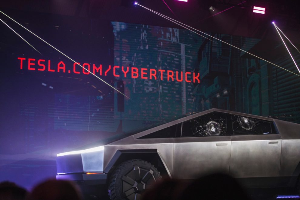 20191121-tesla-cybertruck-shattered-windows-url