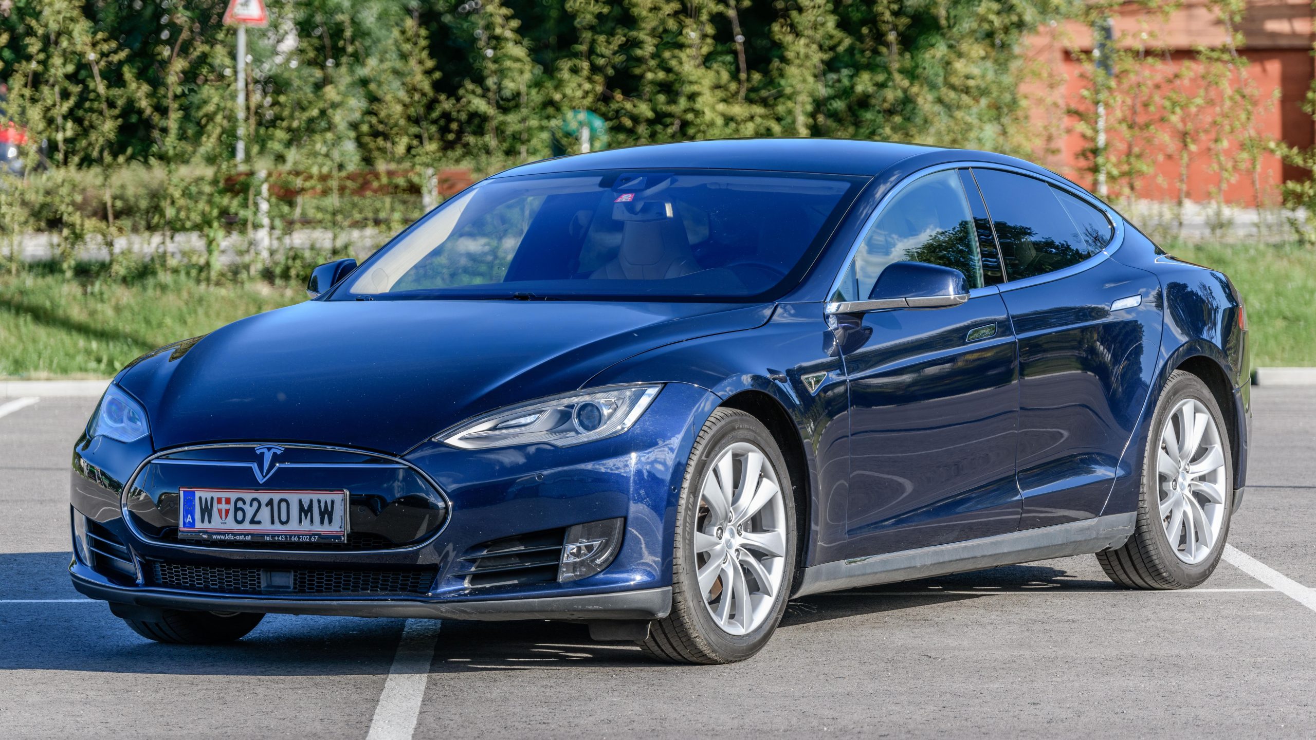 Tesla Model S 70D midnight blue