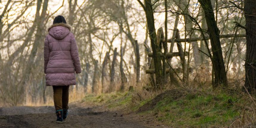 lonely-woman-on-the-way-861×574