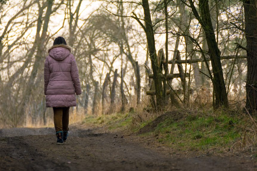 lonely-woman-on-the-way-861×574
