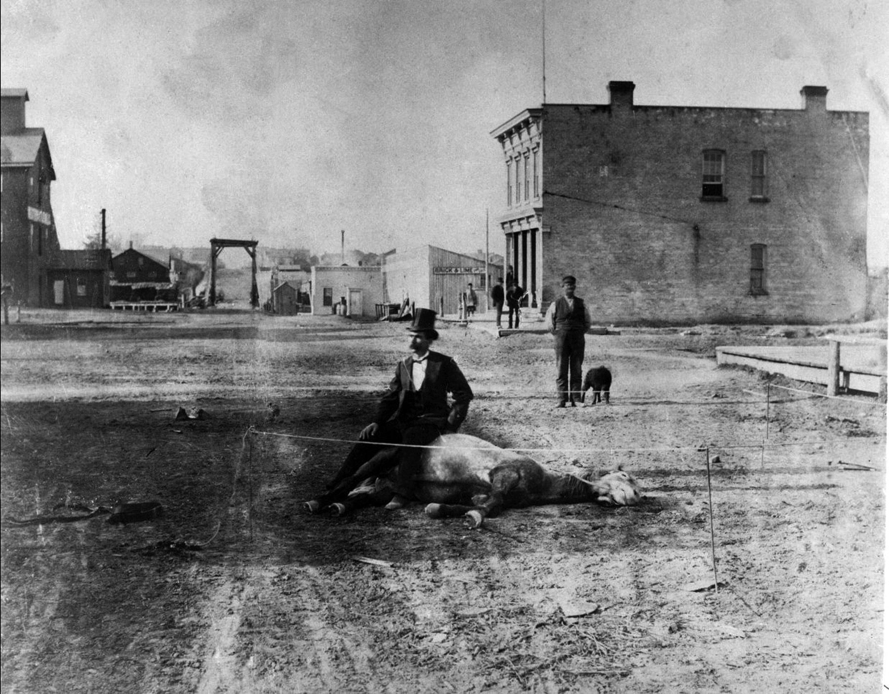 Man_sitting_on_a_dead_horse_(1876_-_1884)_(retouched)