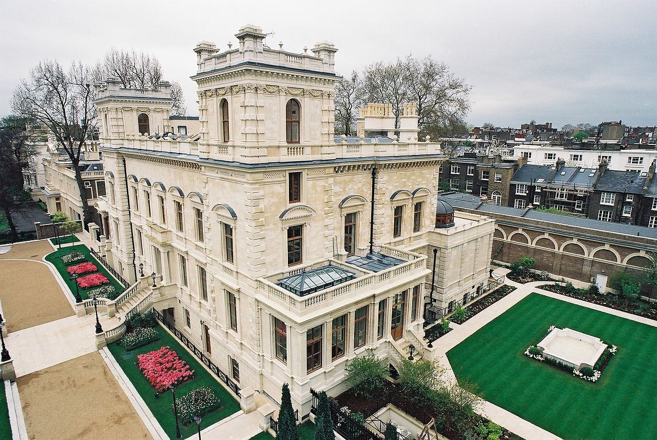 1280px-18-19_Kensington_palace_Gardens_London