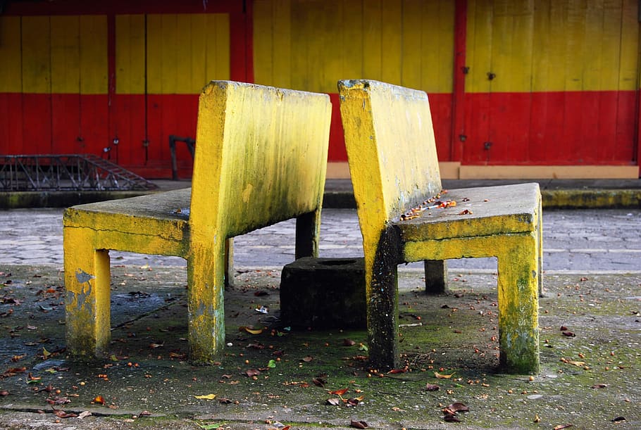 banks-stone-yellow-colors